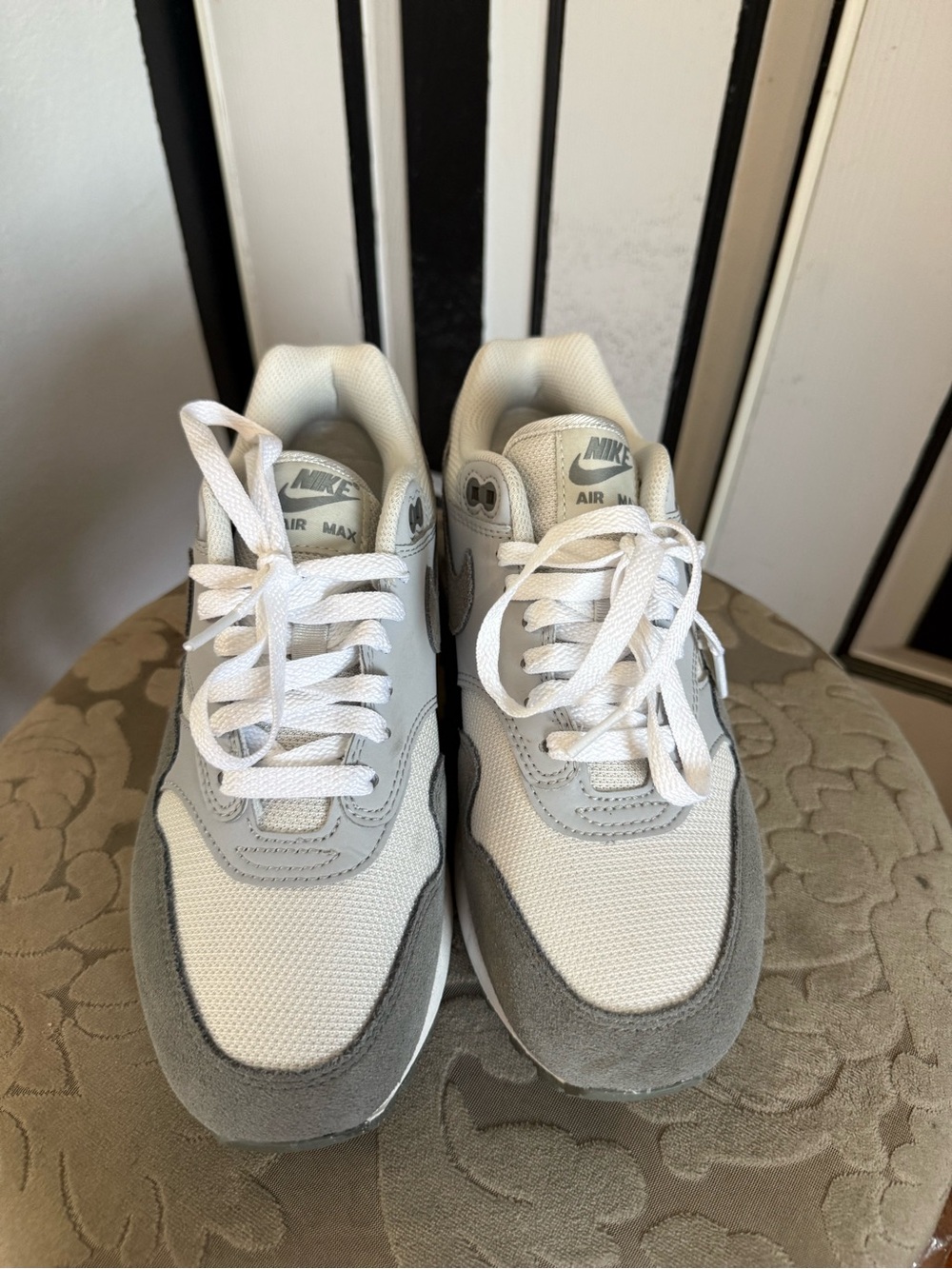 Nike Kids White and Gray Low Top Sneakers - Picture 2 of 11